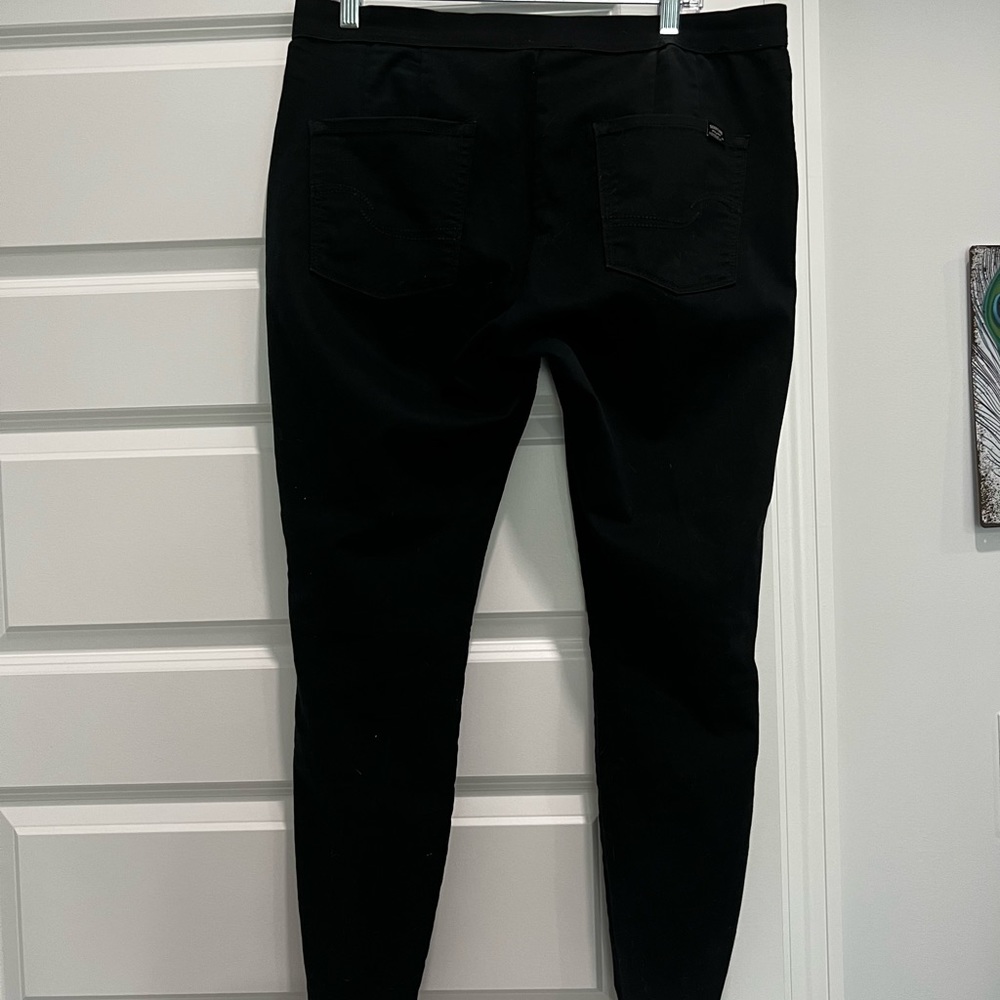 Levi’s - Picture 2 of 3
